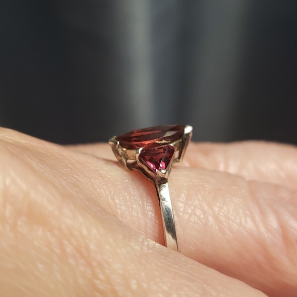 Sterling Silver and garnet ring - Picture 3 of 6